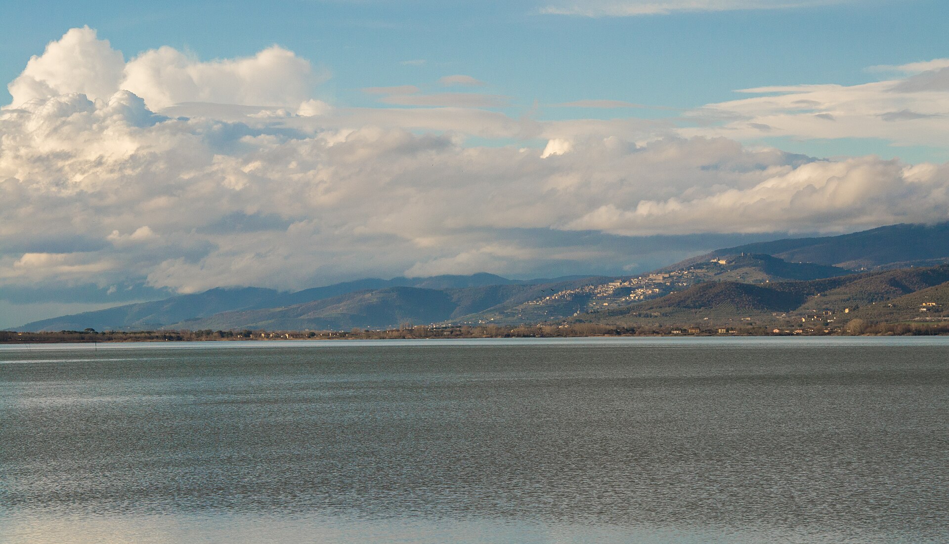 Lake Trasimeno: fourth in Italy, 3 to 6 m deep