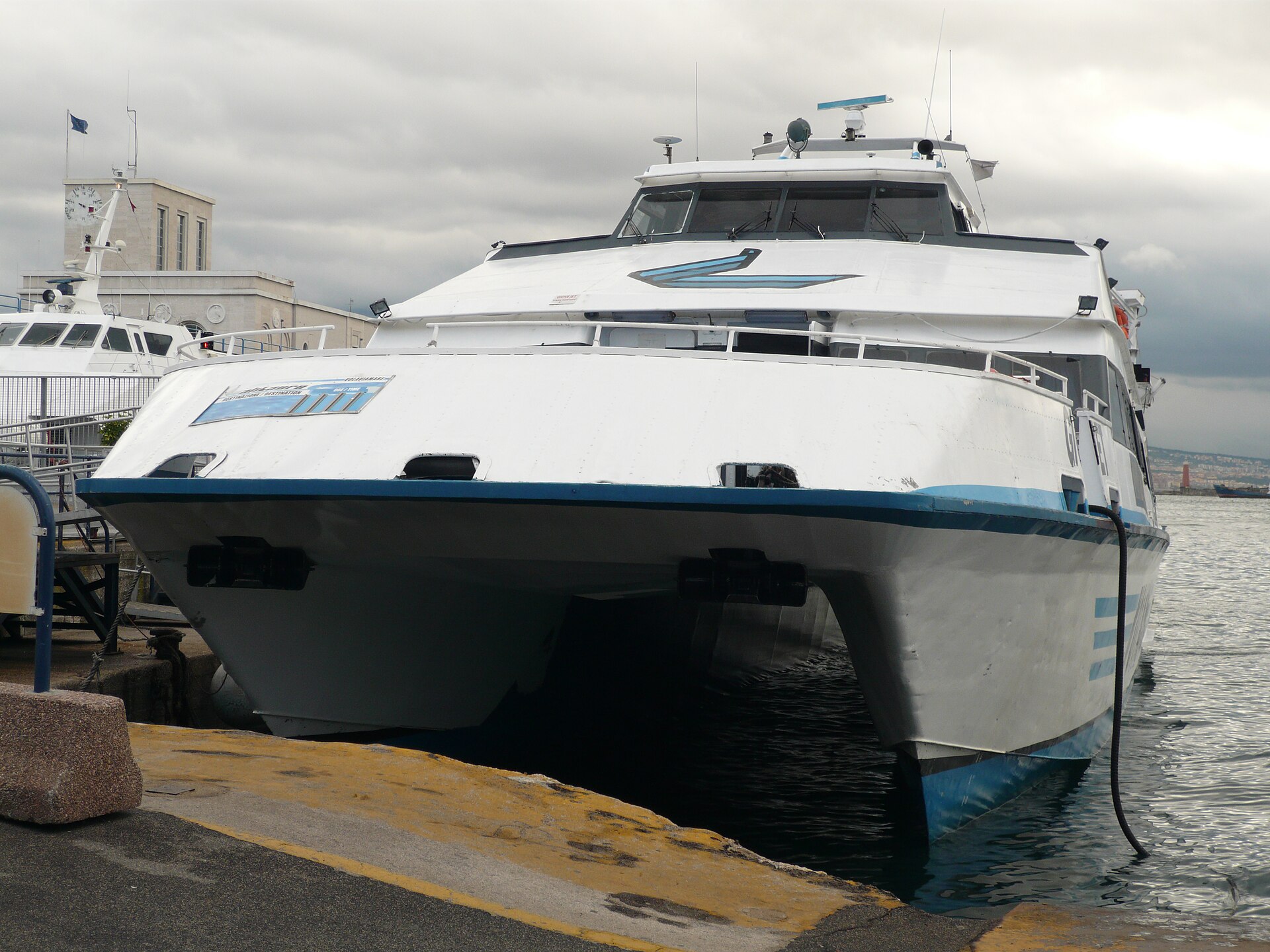 Ferries to the islands: which port to use